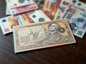 Jaka jest najdroższa waluta na świecie? Odkryj jej tajemnice!